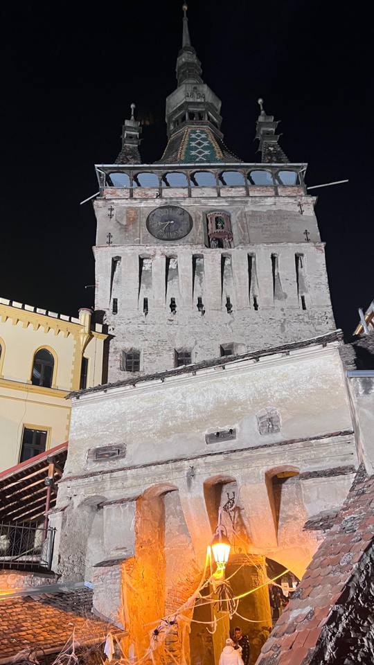 Der Stundturm bei Nacht